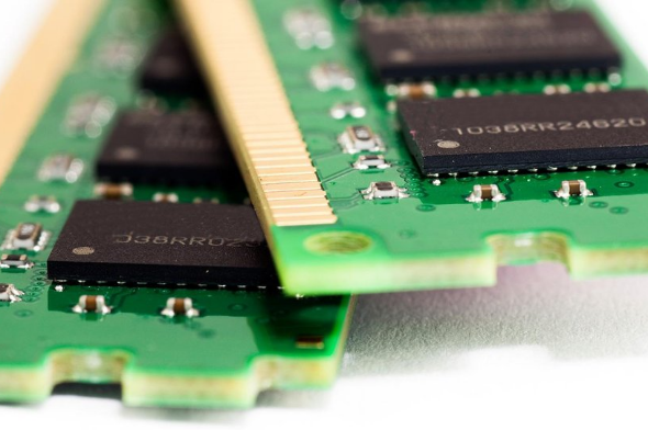Samsung, Hynix et Micron : une entente sur les prix de la mémoire ?