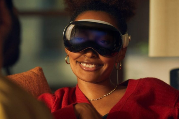Vision Pro: تباع سماعة الواقع الافتراضي من Apple بشكل جيد للغاية وتعطل عادات مستخدميها